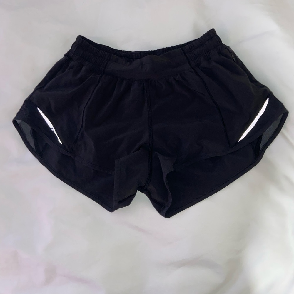 Lulu lemon Hotty hot low rose shorts